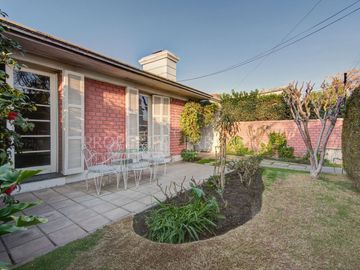Linda casa con gran ubicación y precio 4D 2B 2E más servicios