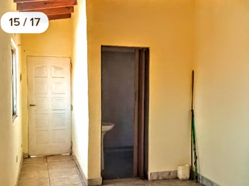 OPORTUNIDAD - CASA  CON DOS DORMITORIOS CON BUEN FONDO MAS UN DEPARTAMENTO-GRAL RODRIGUEZ GENTRO