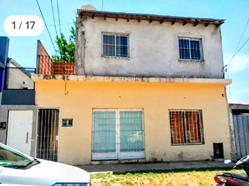 OPORTUNIDAD - CASA  CON DOS DORMITORIOS CON BUEN FONDO MAS UN DEPARTAMENTO-GRAL RODRIGUEZ GENTRO