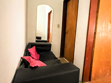 OPORTUNIDAD - CASA  CON DOS DORMITORIOS CON BUEN FONDO MAS UN DEPARTAMENTO-GRAL RODRIGUEZ GENTRO