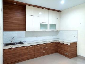 Rumah Mewah dan Strategis di Awana Townhouse