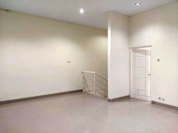 Rumah Mewah dan Strategis di Awana Townhouse