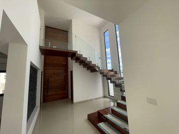CASA EN VENTA EN LA VISTA SLP