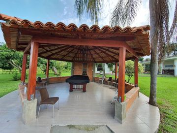 finca en venta en corregimiento santa elena. Cod V16144
