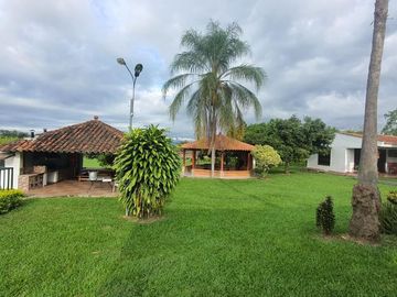 finca en venta en corregimiento santa elena. Cod V16144