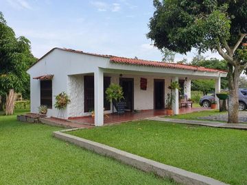finca en venta en corregimiento santa elena. Cod V16144