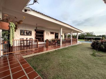 finca en venta en corregimiento santa elena. Cod V16144