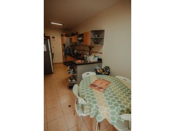 VENDO LINDA CASA EN URB EL GOLF CON VISTA  A CANCHA DE GOLF