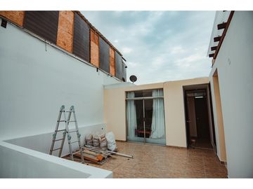 VENDO LINDA CASA EN URB EL GOLF CON VISTA  A CANCHA DE GOLF