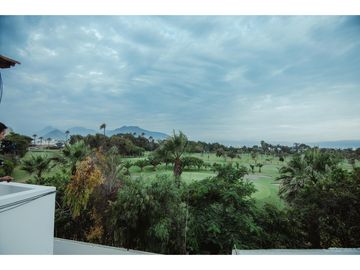 VENDO LINDA CASA EN URB EL GOLF CON VISTA  A CANCHA DE GOLF