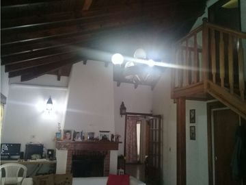 IMPORTANTE Y HERMOSA CASA CLSICA EN BENAVIDEZ