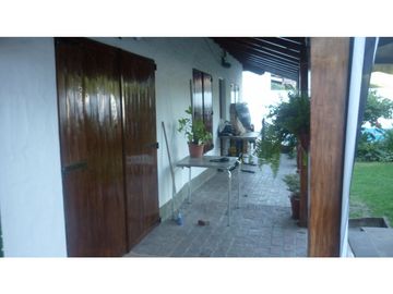 IMPORTANTE Y HERMOSA CASA CLSICA EN BENAVIDEZ