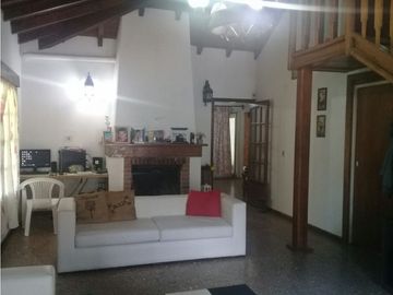 IMPORTANTE Y HERMOSA CASA CLSICA EN BENAVIDEZ