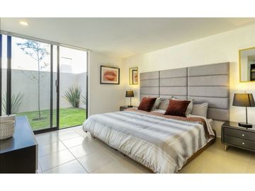 CASA EN VENTA DE UN PISO EN ZARU FTE A ZAKIA EL MARQUES QUERETARO GAA