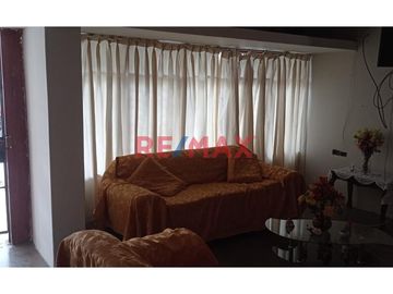 VENTA DE CASA COMO TERRENO EN AV. PUMACAHUA CON DOBLE FRENTE

AREA TOTAL.   452.56M2
Frente : 9.86  ML
Derecha : 40.20 ML
Izquierda : 40.40 ML
F