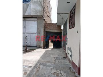 VENTA DE CASA COMO TERRENO EN AV. PUMACAHUA CON DOBLE FRENTE

AREA TOTAL.   452.56M2
Frente : 9.86  ML
Derecha : 40.20 ML
Izquierda : 40.40 ML
F
