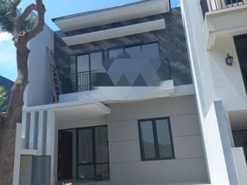 Rumah Pakuwon City baru gress, Strategis