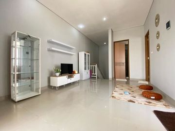 Dijual Rumah Like New Fully Furnished dalam Perumahan One Gate & Security 24 Jam