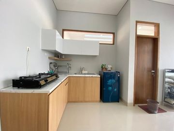 Dijual Rumah Like New Fully Furnished dalam Perumahan One Gate & Security 24 Jam