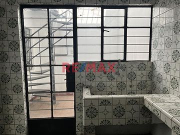 ¿BUSCAS VIVIR CON TU FAMILIA EN UNA ZONA CON UN EXCELENTE CLIMA? ¿Y A LA VEZ QUIERES GENERAR INGRESOS CON TU PROPIEDAD? 

TE PRESENTO ESTA CASA EN C