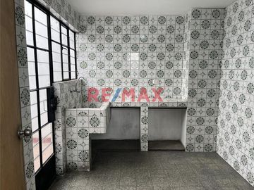 ¿BUSCAS VIVIR CON TU FAMILIA EN UNA ZONA CON UN EXCELENTE CLIMA? ¿Y A LA VEZ QUIERES GENERAR INGRESOS CON TU PROPIEDAD? 

TE PRESENTO ESTA CASA EN C