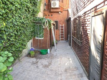 Casa 5 Ambientes Garage Living 4 Dormitorios Escritorio Cocina Patio Pileta Fondo Libre