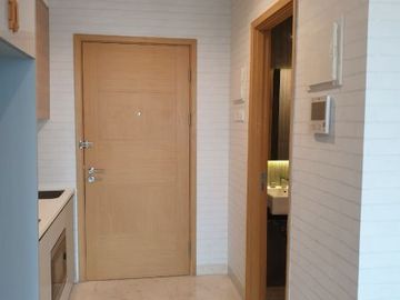 For Rent Luxury Studio Apartment at Capitol Suites, Menteng