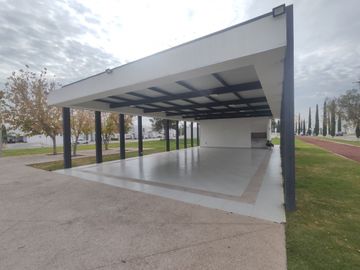 Casa en Venta con habitacion en P.B. en Rancho Santa Mónica