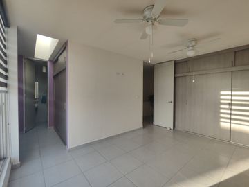 Casa en Venta con habitacion en P.B. en Rancho Santa Mónica