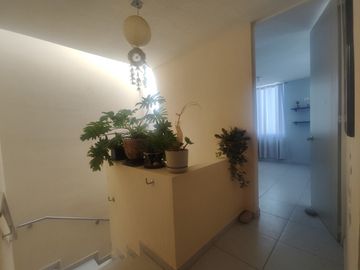 Casa en Venta con habitacion en P.B. en Rancho Santa Mónica