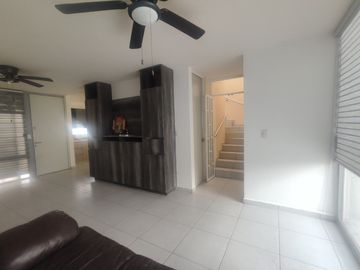 Casa en Venta con habitacion en P.B. en Rancho Santa Mónica