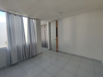 Casa en Venta con habitacion en P.B. en Rancho Santa Mónica