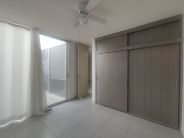 Casa en Venta con habitacion en P.B. en Rancho Santa Mónica