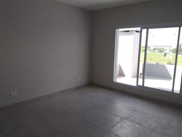 Casa en venta de 5 ambientes a la Laguna El Canton Barrio Norte