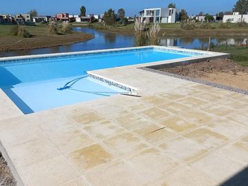 Casa en venta de 5 ambientes a la Laguna El Canton Barrio Norte