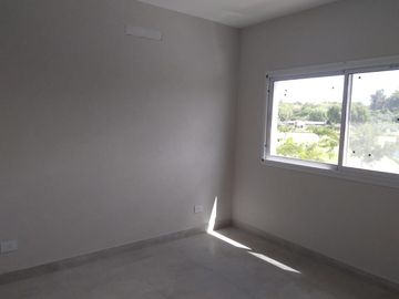 Casa en venta de 5 ambientes a la Laguna El Canton Barrio Norte