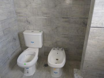 Casa en venta de 5 ambientes a la Laguna El Canton Barrio Norte