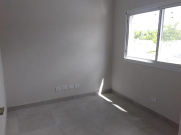 Casa en venta de 5 ambientes a la Laguna El Canton Barrio Norte