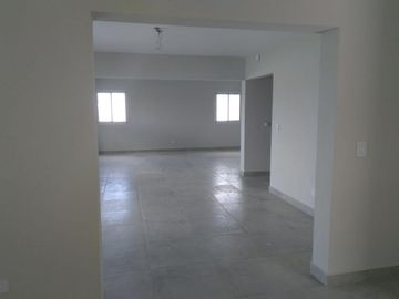 Casa en venta de 5 ambientes a la Laguna El Canton Barrio Norte