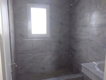 Casa en venta de 5 ambientes a la Laguna El Canton Barrio Norte