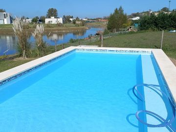 Casa en venta de 5 ambientes a la Laguna El Canton Barrio Norte
