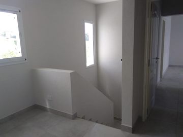 Casa en venta de 5 ambientes a la Laguna El Canton Barrio Norte