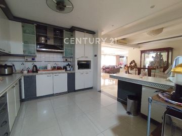 Rumah Mewah 2 Lantai Lokasi Strategis Duri Kepa, Jakarta Barat