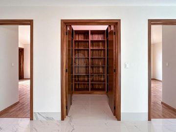 Casa en venta en Metepec con 4 habitaciones y diseño Californiano