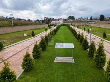Casa en venta en Metepec con 4 habitaciones y diseño Californiano