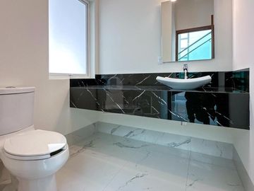 Casa en venta en Metepec con 4 habitaciones y diseño Californiano