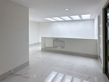 Casa en venta en Metepec con 4 habitaciones y diseño Californiano