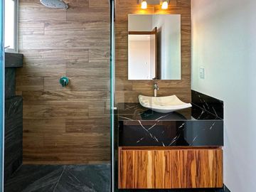 Casa en venta en Metepec con 4 habitaciones y diseño Californiano