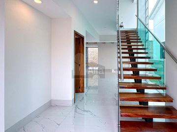 Casa en venta en Metepec con 4 habitaciones y diseño Californiano