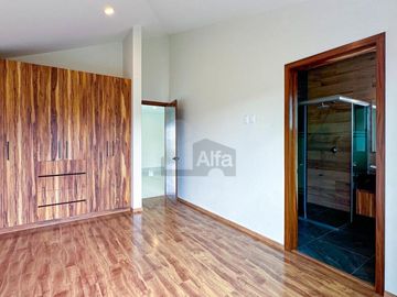 Casa en venta en Metepec con 4 habitaciones y diseño Californiano